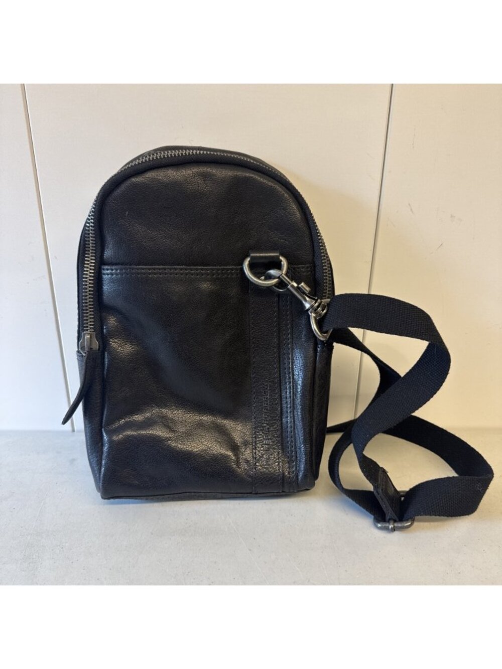 Spikes & Sparrow Black Leather Crossbody Bag Adj Strap